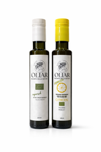 S&J Gusto Olijfolie Pakket met twee 250 ml flessen Extra Vierge Olijfolie: één Naturel en één Citroen gearomatiseerde variant.