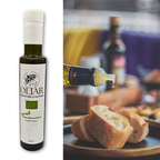 Foto van de premium olijfoliefles van S&J Gusto, die de Italiaanse herkomst en koudgeperste kwaliteit benadrukt.